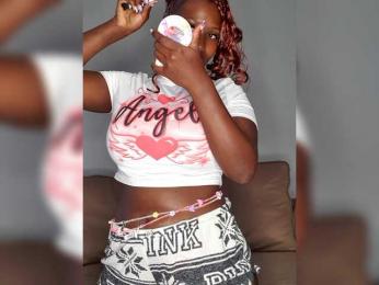 Curvyreen webcam model stream image