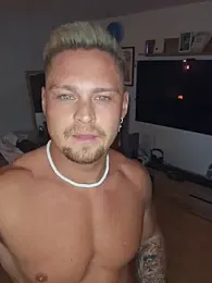 EddyRise- webcam stripchat model stream image