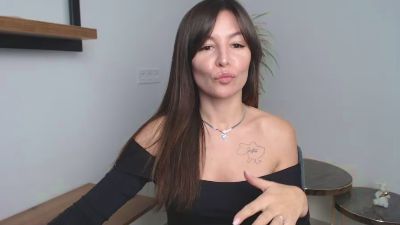 Verinikk_kiss webcam model stream image