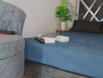 hinata_itachi webcam model stream image