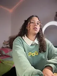 Shara_dreams webcam model stream image