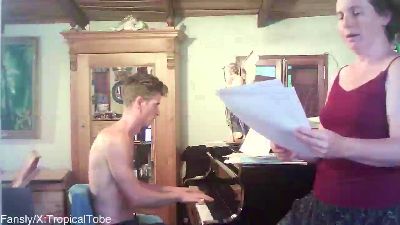 PianoTobe webcam model stream image