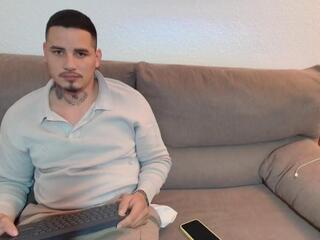 Milan Thomson webcam flirt4free model stream image