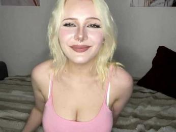 KittyKittyHey webcam bongacams model stream image