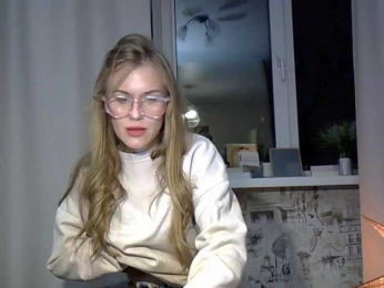 MarinaMOON webcam model stream image
