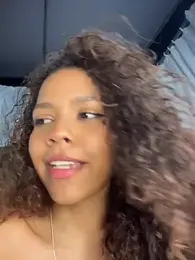 CurlyOopsieXXX webcam model stream image
