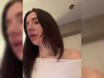 Kira_- webcam bongacams model stream image