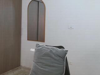 Alix Martin webcam model stream image