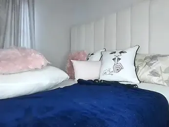 Bustygoddess32 webcam model stream image