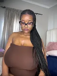 Bustygoddess32 webcam model stream image