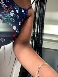 Bustygoddess32 webcam model stream image