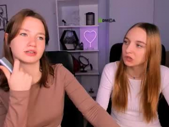 leona_light webcam model stream image