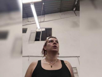 Cocochanell webcam model stream image