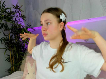 Candy-Cansew webcam model stream image