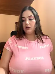 Kamilla_Loop webcam stripchat model stream image