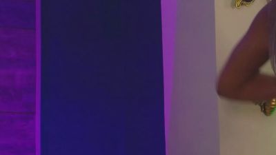 LoraDevine webcam model stream image