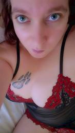 QueenHeart18 webcam model stream image