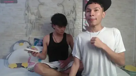 axel_milo_kairo_and_noa webcam model stream image