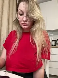 Teya_moon_ webcam model stream image