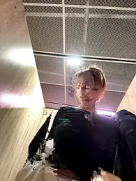 Only_April webcam model stream image