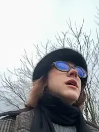 Only_April webcam model stream image