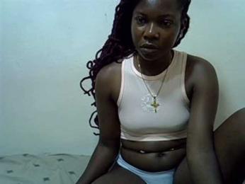 Prettylovie webcam bongacams model stream image