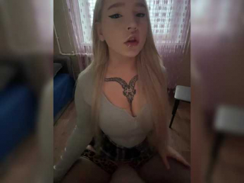 LittleDelora webcam model stream image