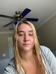 Kaylayoung12 webcam model stream image