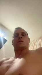 Per37 webcam model stream image