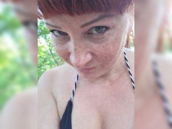 Flirt_Red webcam model stream image