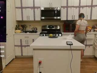 blondiewithanass webcam model stream image