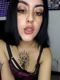 Mazikeen-- webcam model stream image