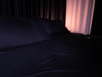 c_o_n_q_u_e_r webcam model stream image