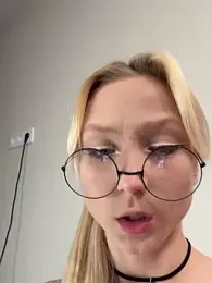 DriveThruDolls webcam model stream image