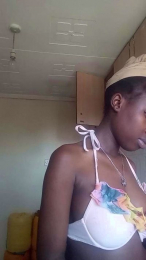 Prettylips222 webcam model stream image