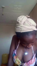 Prettylips222 webcam model stream image