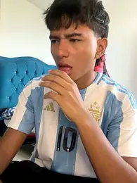 Leonarrrd_01 webcam model stream image