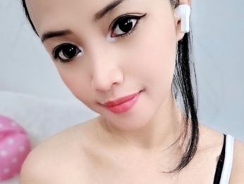 YasmienAtos webcam model stream image