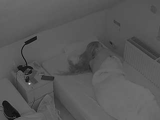 voyeurcam-julmodels-bed-7 webcam model stream image