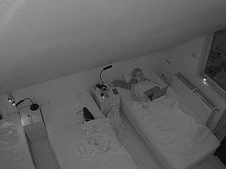 voyeurcam-julmodels-bed-7 webcam model stream image