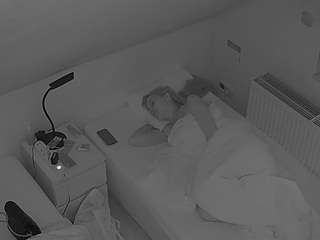 voyeurcam-julmodels-bed-7 webcam model stream image