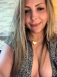 _Abril-Office1 webcam model stream image