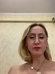 LauraDavis webcam model stream image