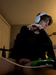 CollegeBull19 webcam model stream image