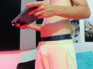 Aaron Wolld webcam model stream image