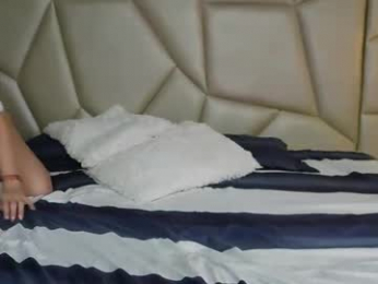 be_curiouss_ webcam model stream image