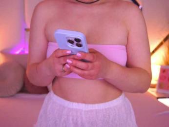 FloraGreys webcam bongacams model stream image