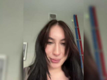 CurvyWoman- webcam bongacams model stream image