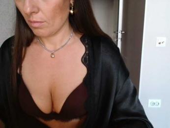 HoneyMuse webcam model stream image