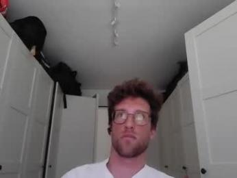 moms_little_monster webcam model stream image